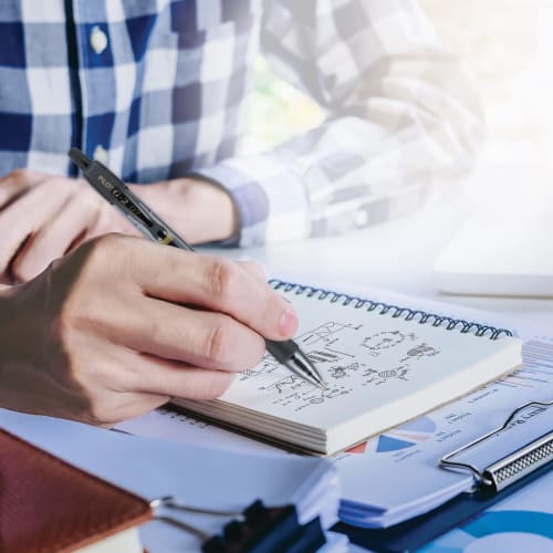 Balení 5 kusů zasouvacího prémiového gelového kuličkového pera Pilot G2