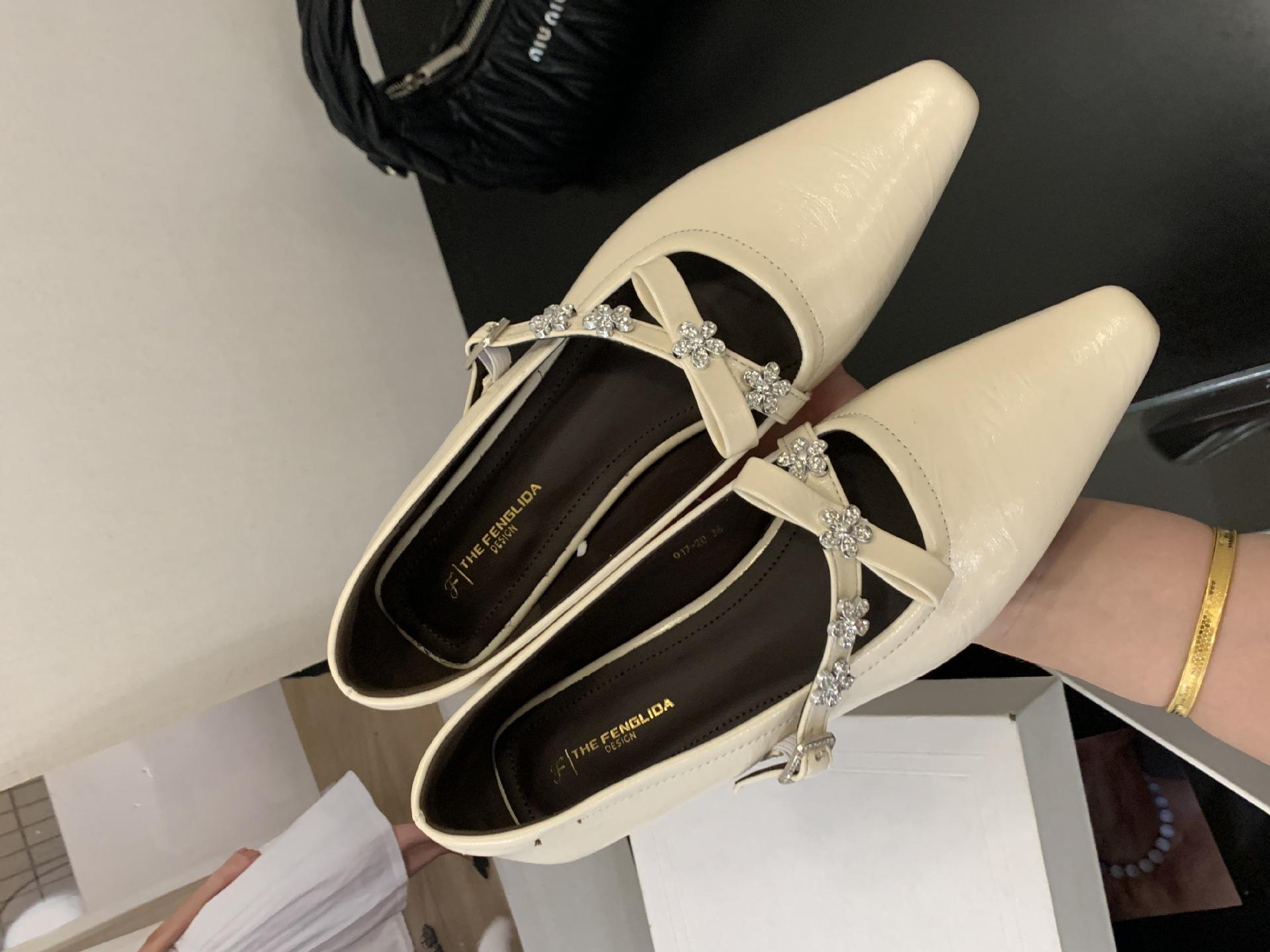 

Small square head rhinestone bow low heel French single shoes women s 2025 spring and autumn high-end skirt Mary Jane small heels 39
