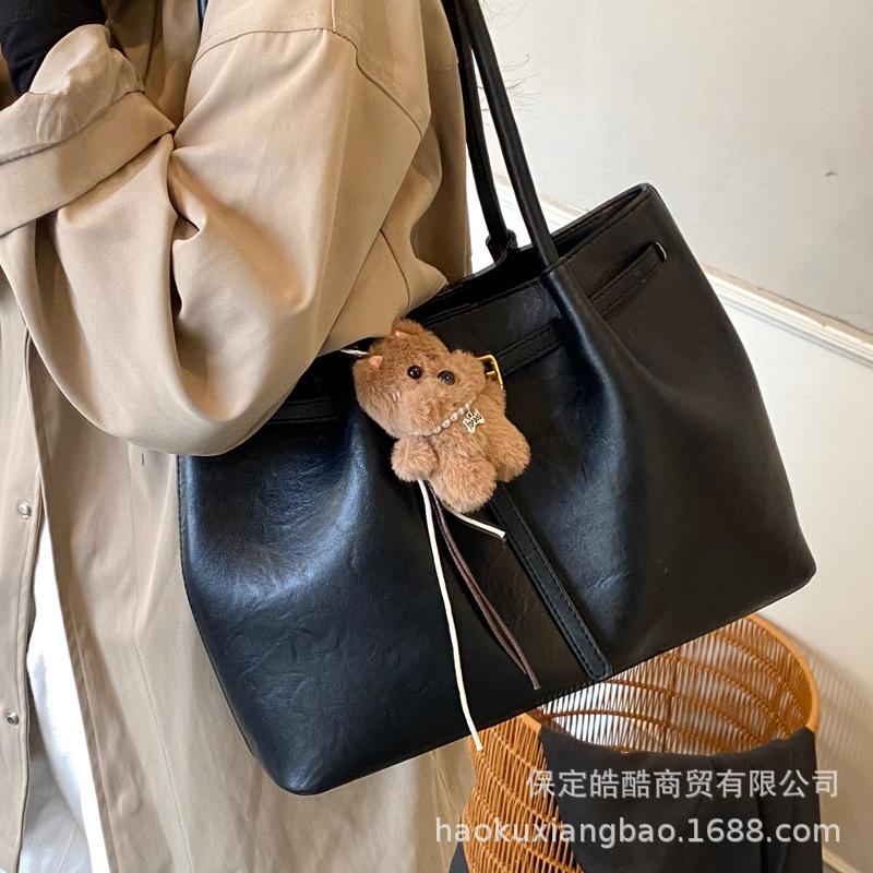 Commuter Tote Bag Women's 2025 New Trendy High-end Retro Shoulder Bag Autumn and Winter Fashion Shopping Hand Bag