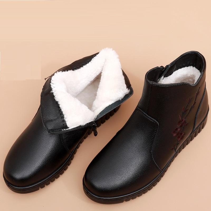 2024 New Boots Women Genuine Leather Keep Warm Shoes Women Plus Size Ankle Boots Flat Casual Mother Waterproof Non-slip Booties