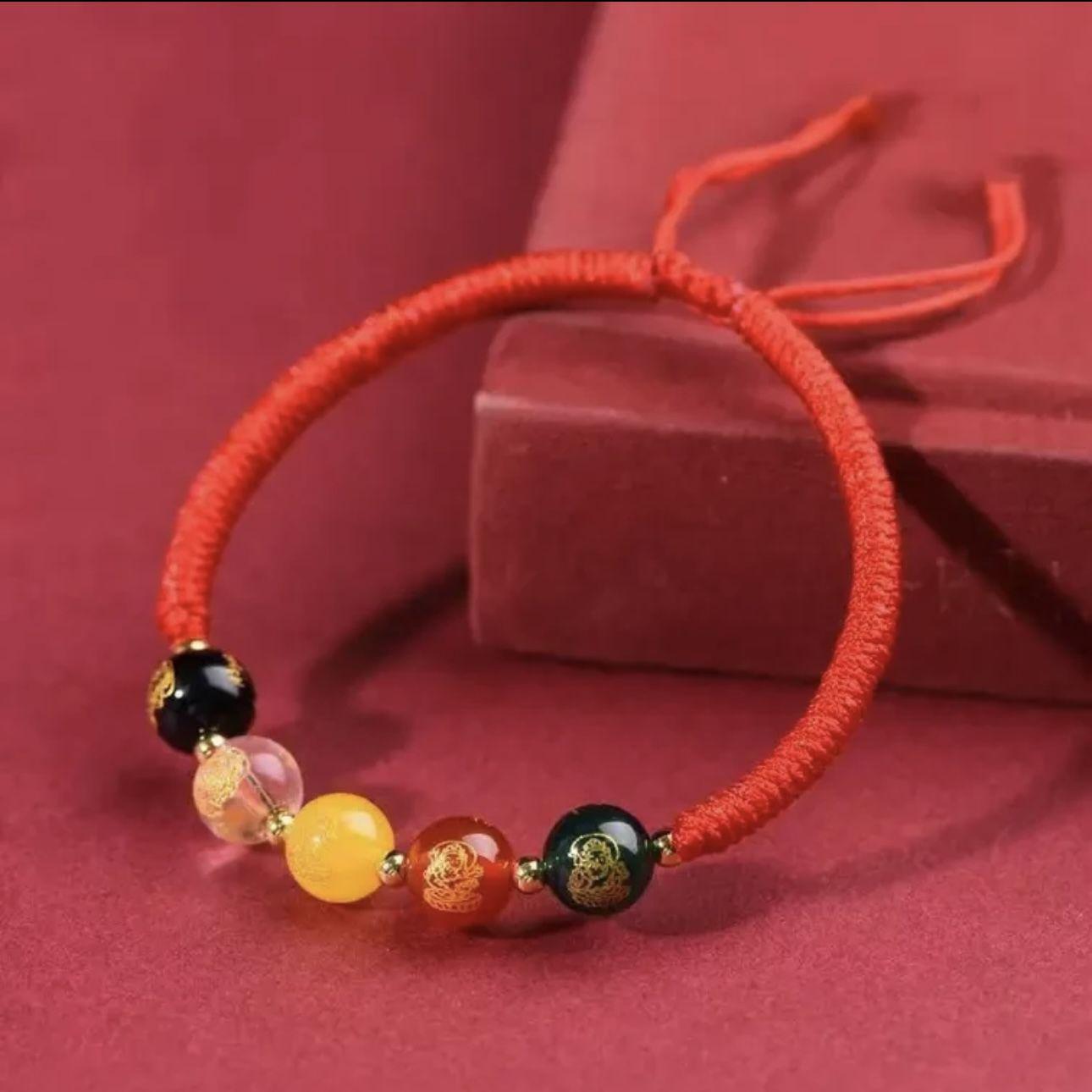 

Браслет из красной веревочки «Пять элементов, привлекающих богатство» – Регулируемый талисман на удачу