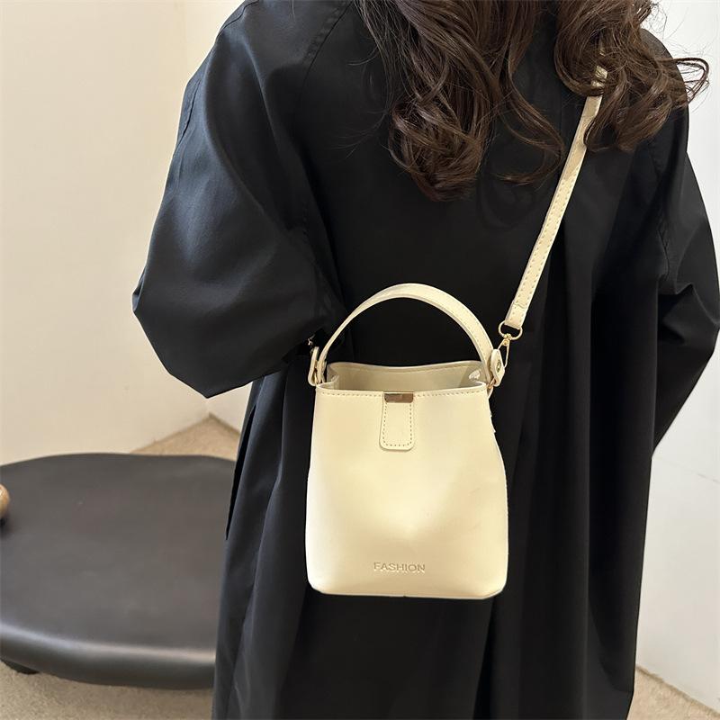 Large Capacity Crescent Shape, Adjustable Strap & Zipper Closure,  Casual &, Crossbody Purse, Travel Accessory, Women's Handbag