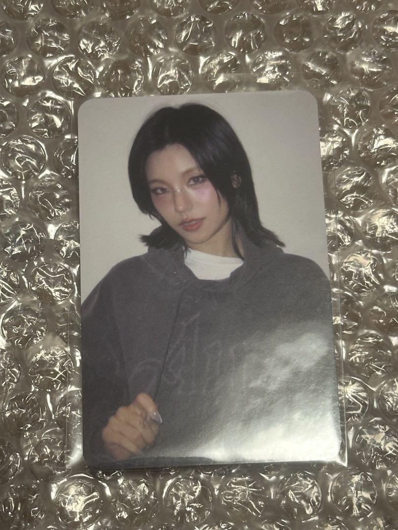 

[USED] ITZY Yeji Air Hoodie Purchaser Exclusive Double-Sided Trading Card