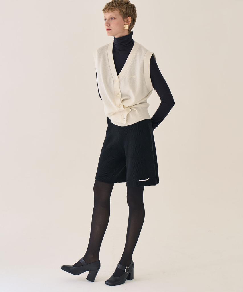GRIDAJ Minimal Merino Wool Bermuda Knit Pants _ Black