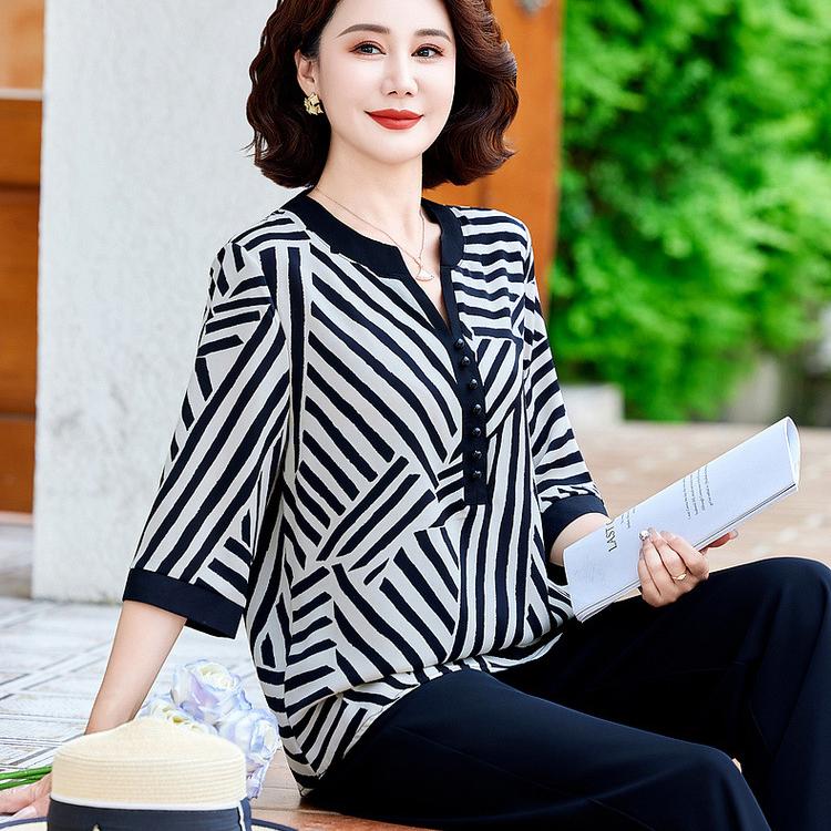Summer Fragmented V Neck Middle Aged Elderly Mom's Shirt Noble Temperament Enlarged Loose Fit Shirt