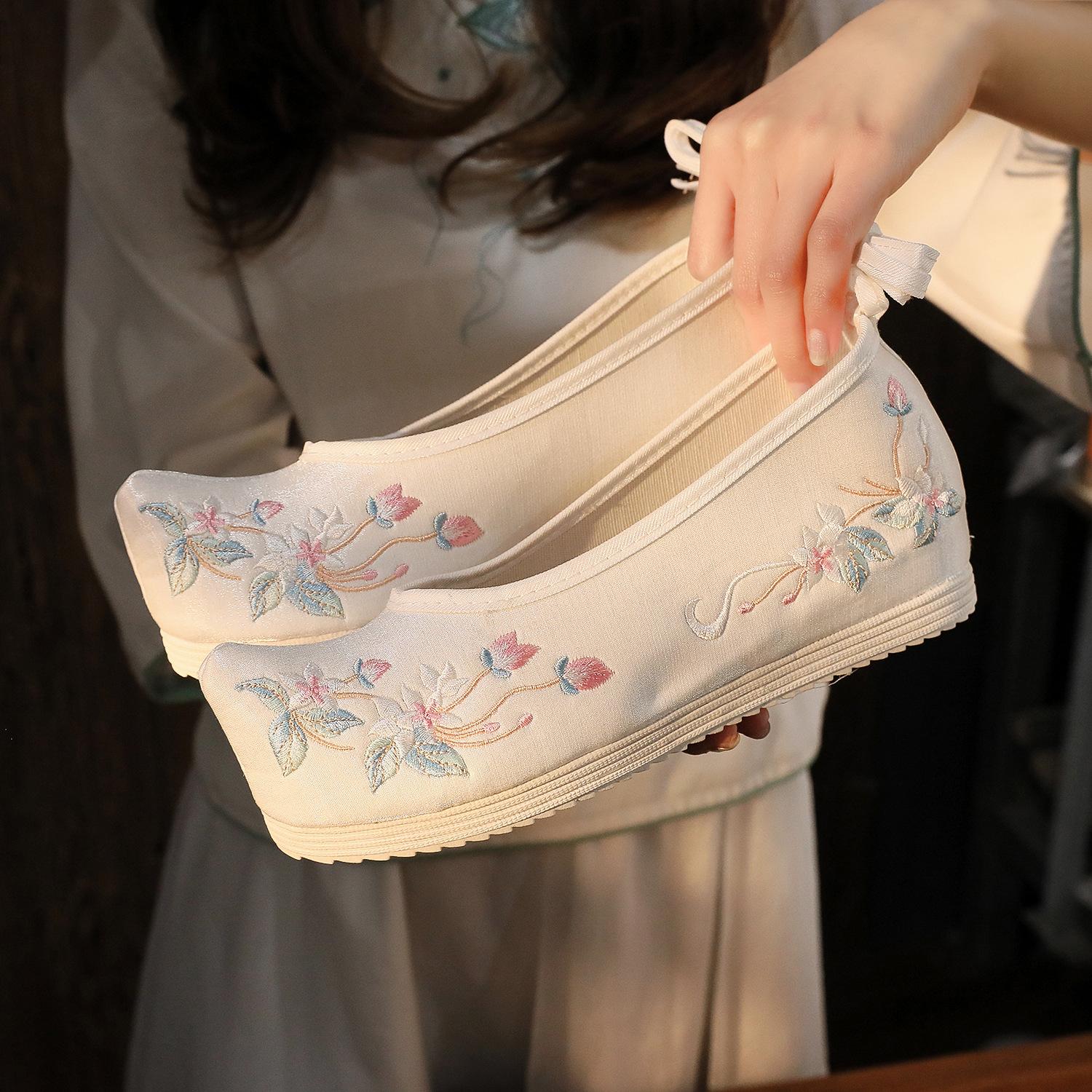 

Вышитые туфли обувь ханьфу старинная старинная одежда с внутренними увеличивающими рост одинарными туфлями 41