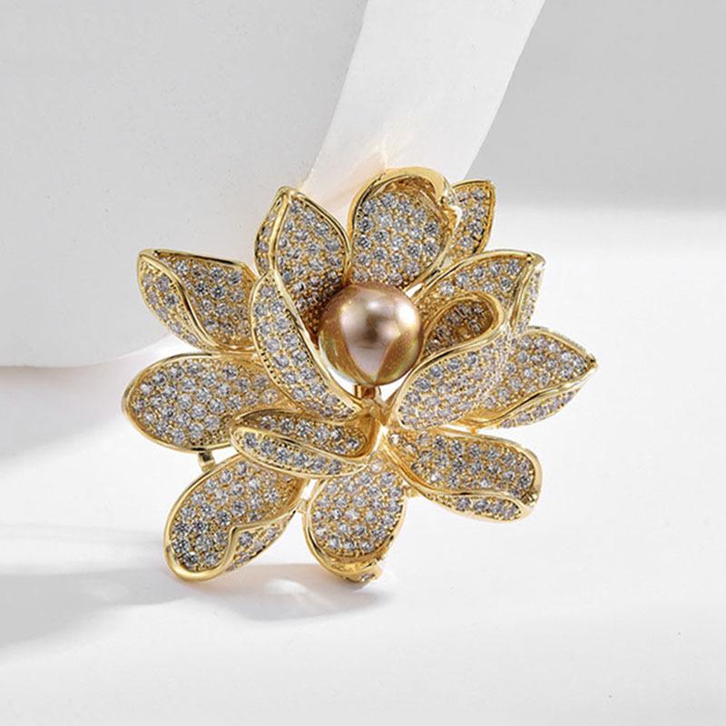

Shengshi Лотос Брошь Высокого Класса Женская Изысканная Роскошная Брошь Tide Flower Pin Высокого Класса Аксессуары