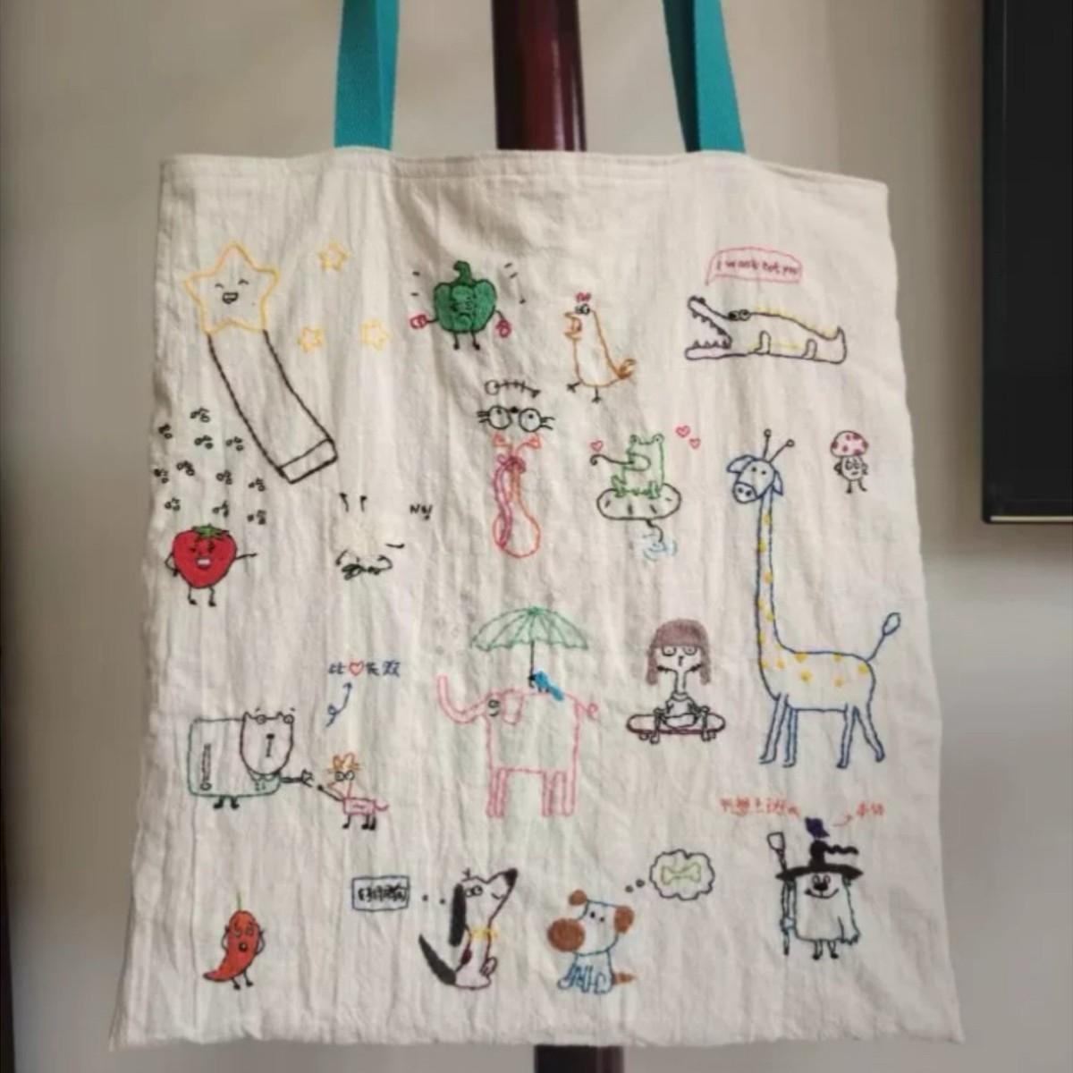 

Creative graffiti embroidered canvas bag new lazy slack versatile handbag commuter shoulder bag белый