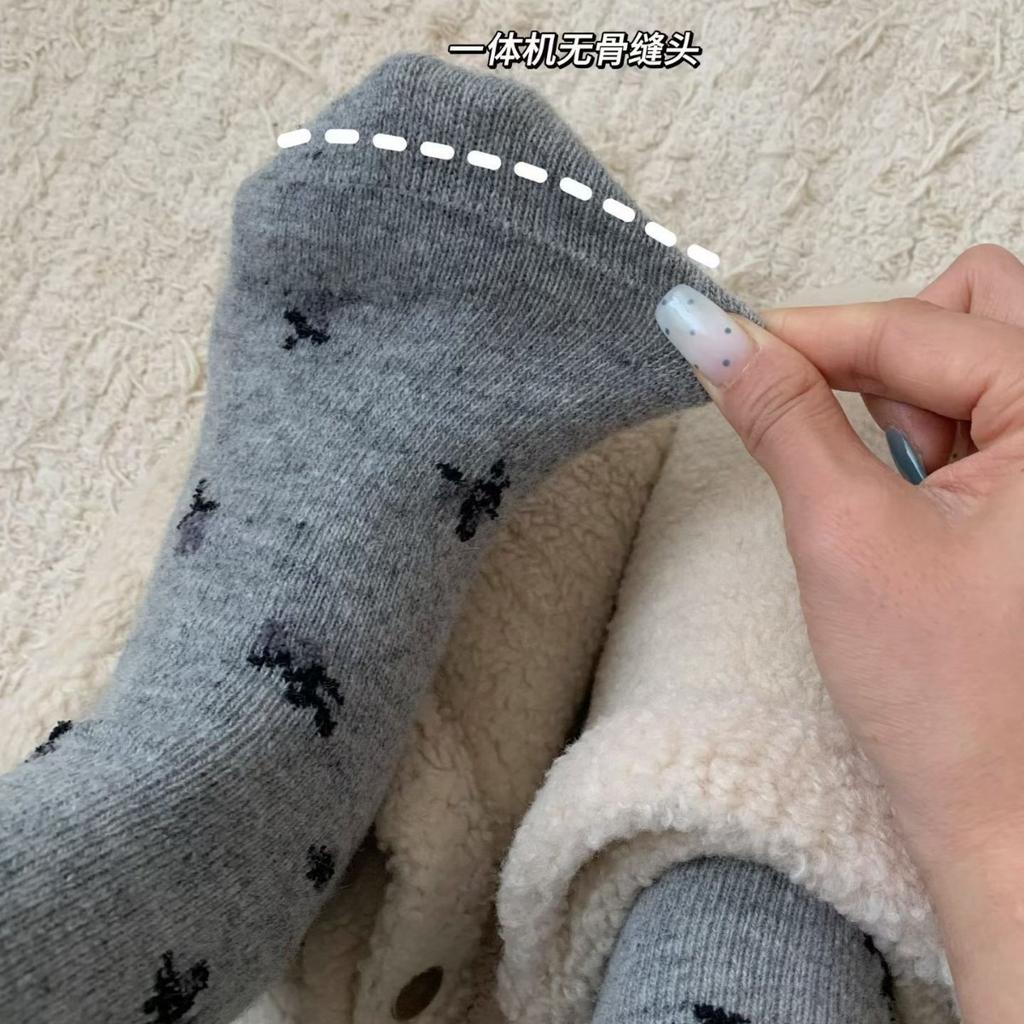Retro Small Floral Wool Socks Heat Storage And Warmth Boneless Wool Stacking Socks Medium Tube Korean College Style