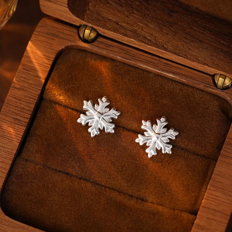 Серьги-гвоздики в корейском стиле в форме снежинки: Элегантная мода для женщин серебряный