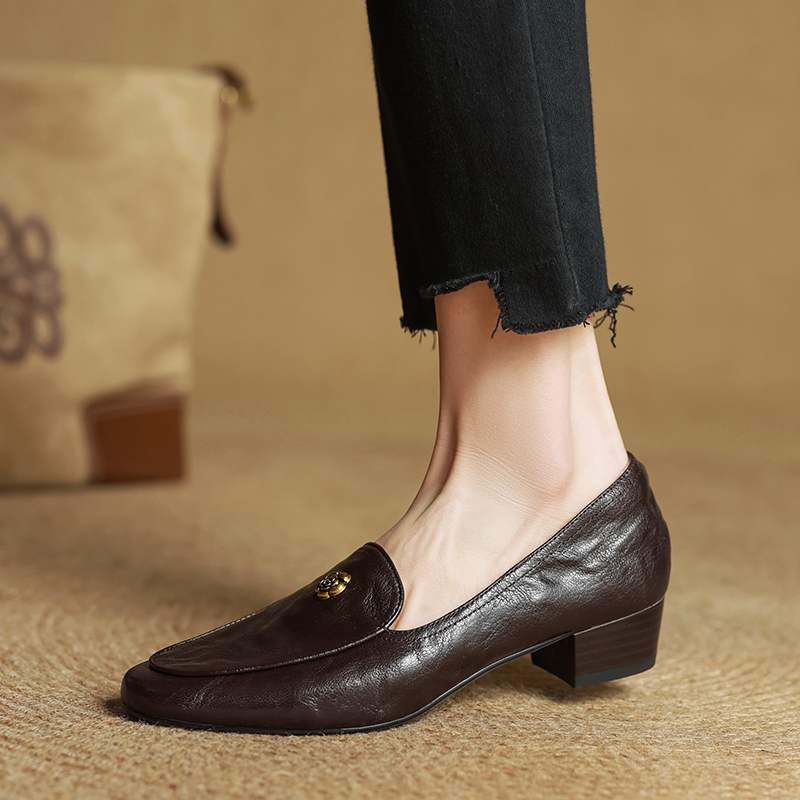 Krazing Pot Sheepskin Fashion Summer Spring Autumn Summer Slip on Women Round Toe Med Heels Metal Flowers Pleated Style Loafers