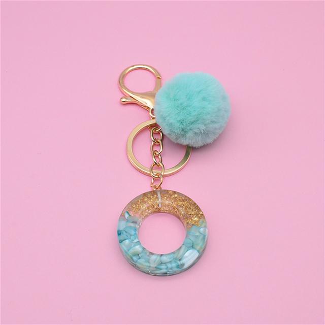 26 inicjały litera klucz wisiorek z zielonym puszystym pomponem moda dziewczęca torebka brokat gradientowa żywica alfabet brelok Charms