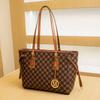 New large-capacity high-end portable shoulder bag niche design tote bag women's fashion mother bag