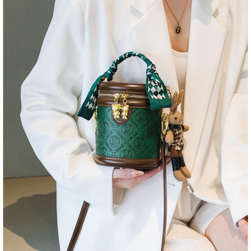 Fashion High Luxury Women's Bucket Bags Cute Cartoon Bear Letter Embossed Cylinder Messenger Bag with Exquisite Pendant Ladies Single Shoulder Bags