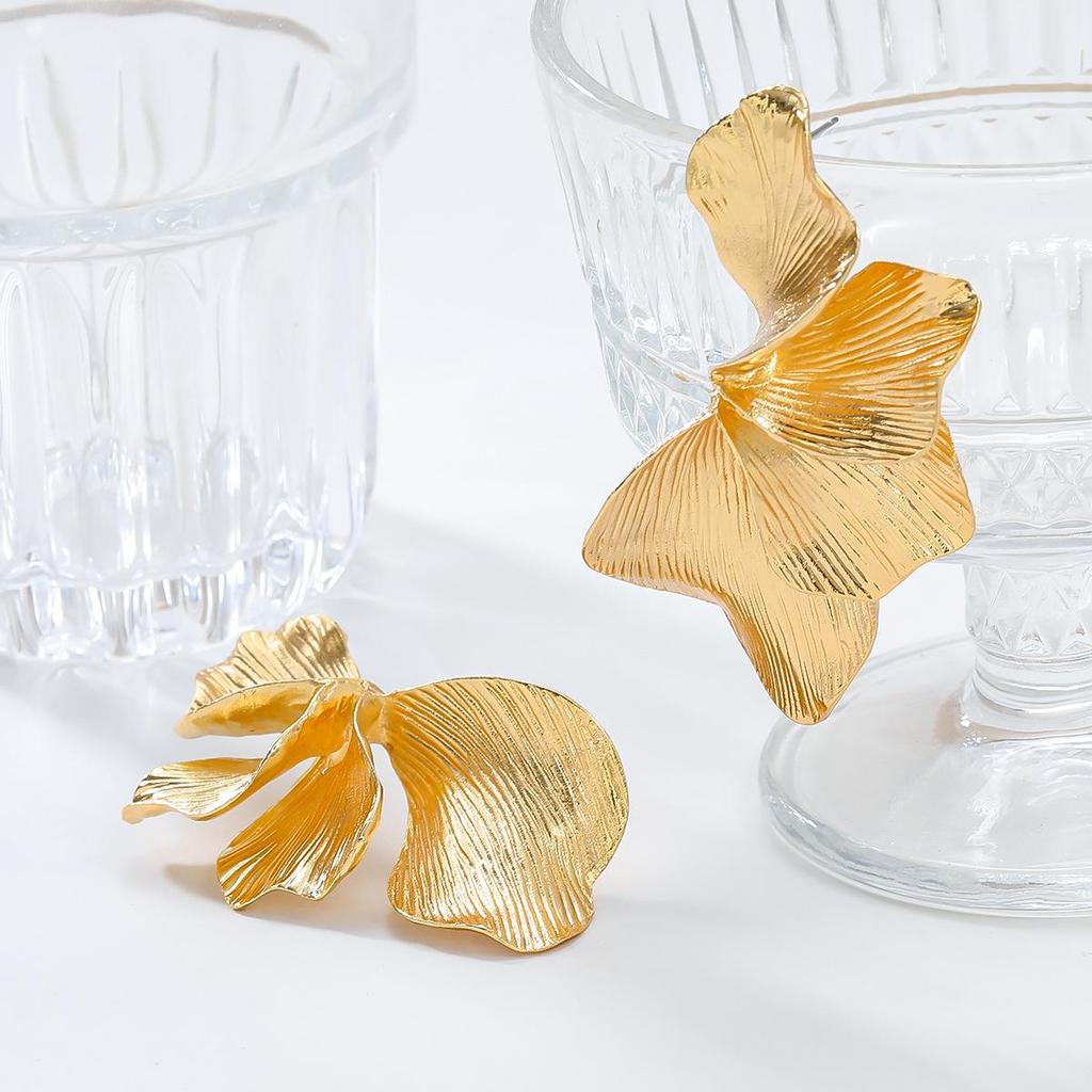 Spring Alloy Flower Earrings: Trendy European and American Style