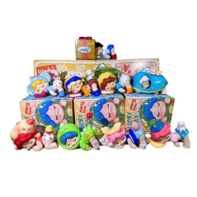 Today, Xiao Que Is Fortunate To Be A Dream Collector, Giving Gifts, Ornaments, Figurines, Toys, And Figurines