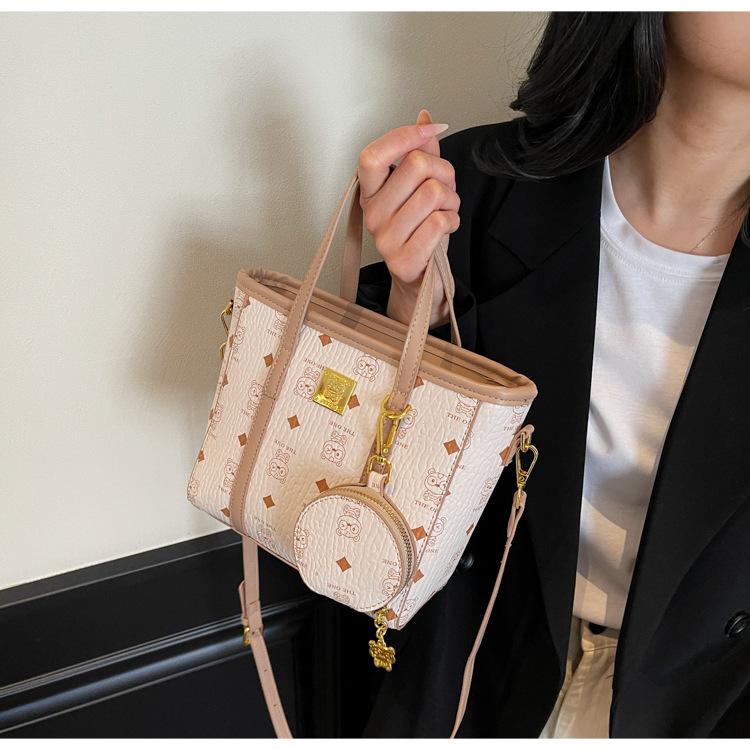 

Нишевая сумка высокого класса новая сумка через плечо, сумка-мессенджер, модная сумка-конверт с буквенным принтом, маленькая квадратная сумка, сумка-тоут no change bag.