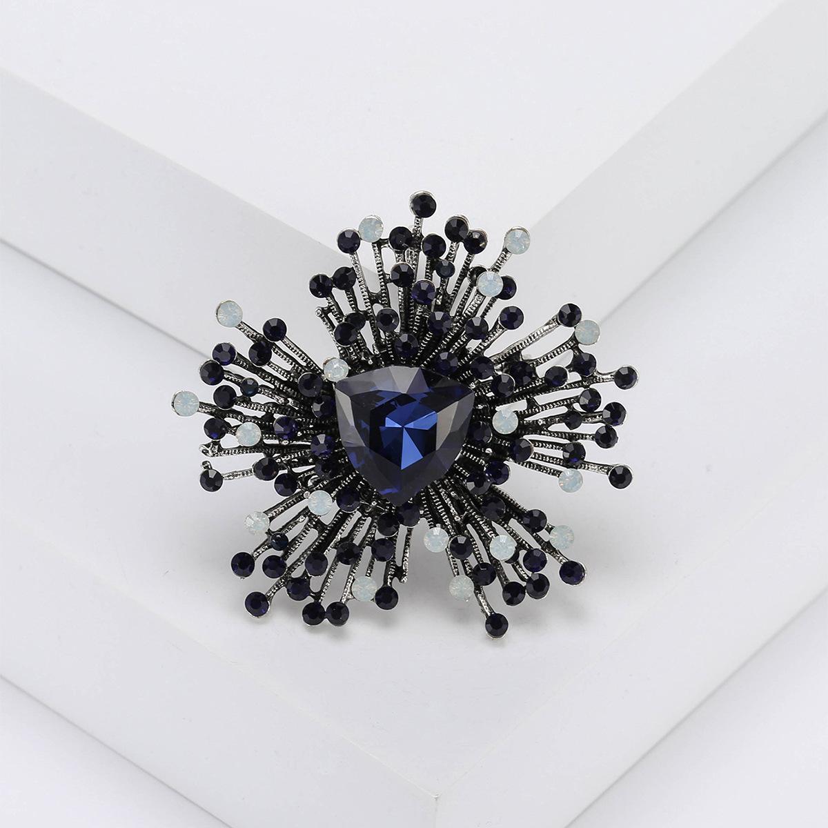 

Trendy Irregular Geometric Crystal Glass Brooch: Fashionable European & American Style Clothing Accessory