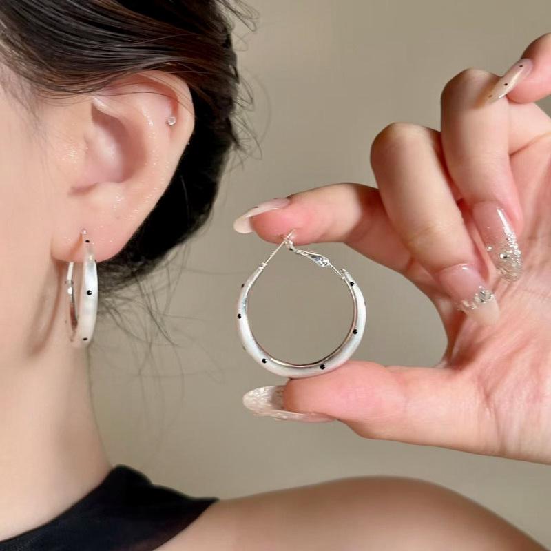 Korean Style Frosted Polka Dot Ear Cuff Hoop Earrings for Women - Versatile Elegance for All Face Shapes