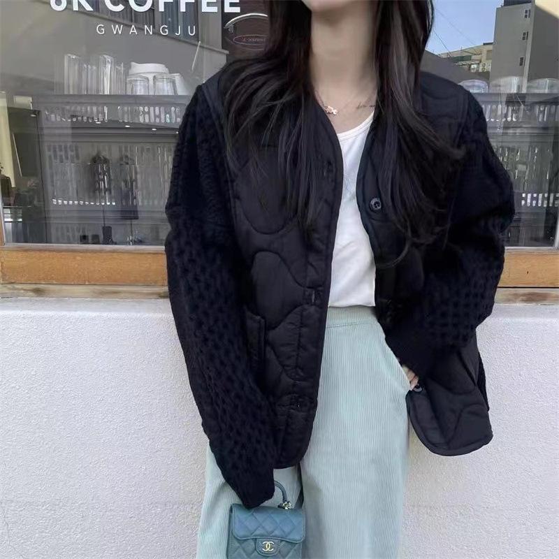 

Осенне-зимняя хлопковая куртка Женские свитера Пэчворк Ватная на пуговицах Пальто Вязаная куртка Имитация двух частей Свободный свитер One Size чёрный