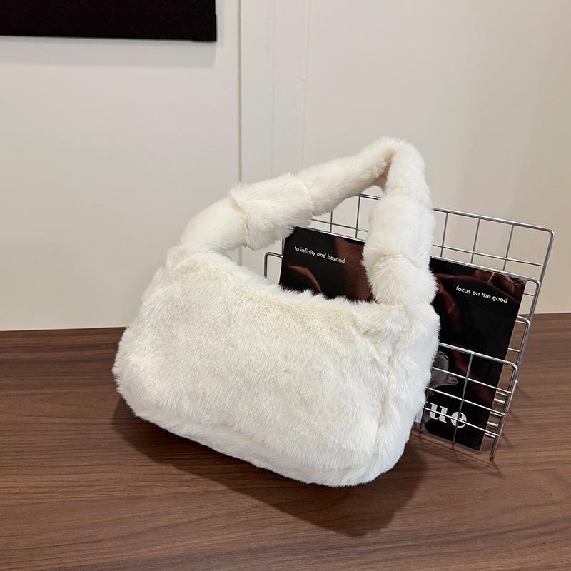 

Зимняя новая плюшевая сумка-подмышка на плечо, ручная, женская сумка для мелочи, маленькая, свежая, повседневная, портативная, повседневная женская сумка