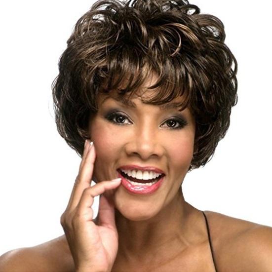 Perruque synthétique courte bouclée avec frange pour femmes, aspect naturel, soyeux, en Fiber de haute température, cheveux synthétiques noirs pour dames d'âge moyen