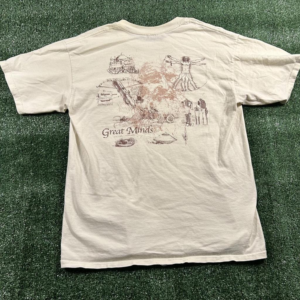 Vintage Grafik-T-Shirt mit 'Great Minds' Aufdruck. Größe M