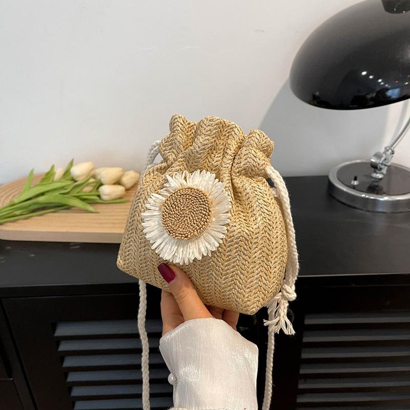 

Соломенные пляжные сумки на шнурке, сумки с вышивкой цветов, женские пляжные сумки-ведра через плечо для путешествий 13x5x15cm хаки