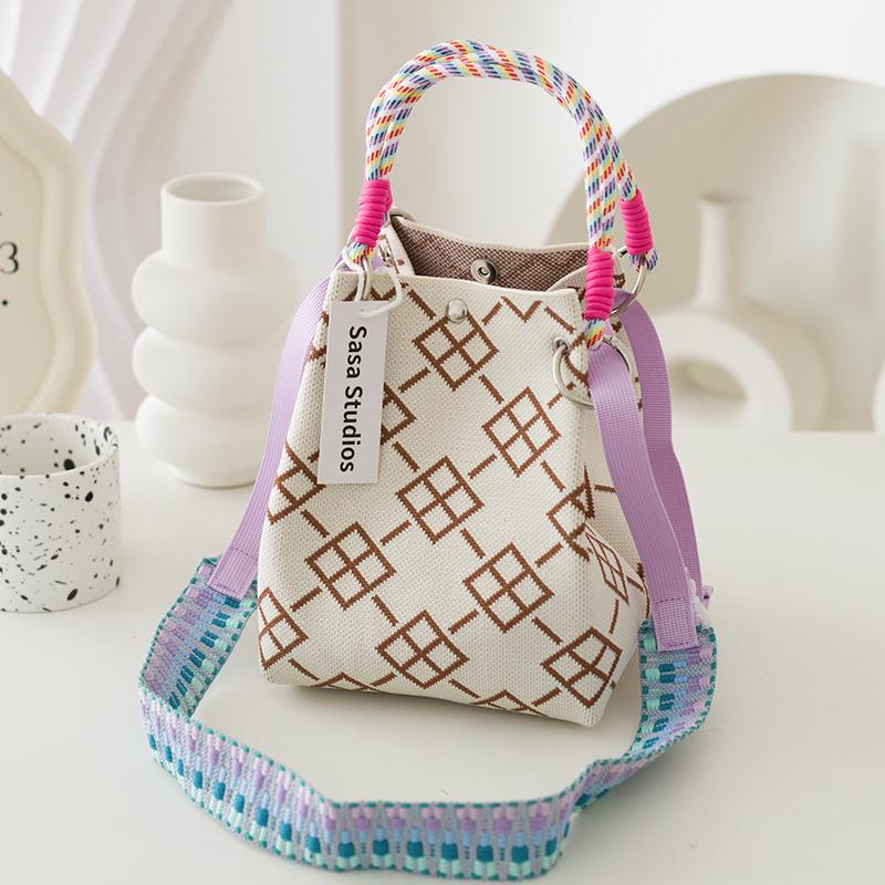 Stilvolle japanisch-koreanische Strickhandtasche: Große Tragetasche & Tragbare Pendel-Quadrat-Tasche