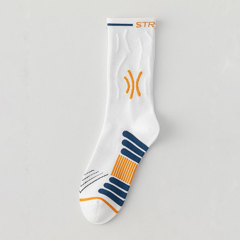 Men's Mid-Calf Cotton Sports Socks, Breathable & Odor-Resistant, for Running and Basketball, Spring/Autumn.