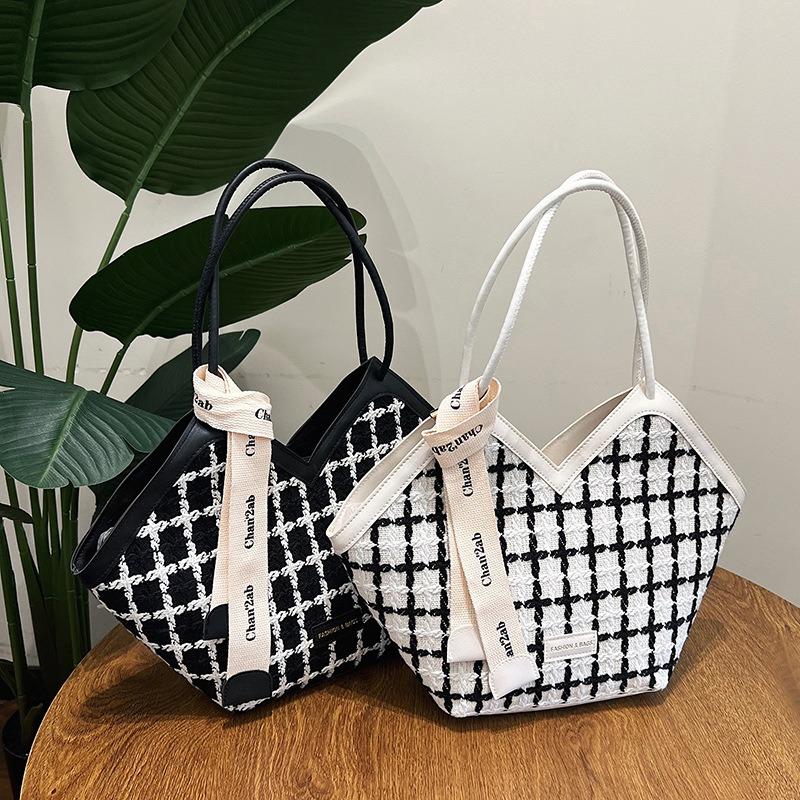 Fashion Large-capacity Shoulder Bag Women's New Summer High-end Commuter Portable Bucket Bag Checkerboard