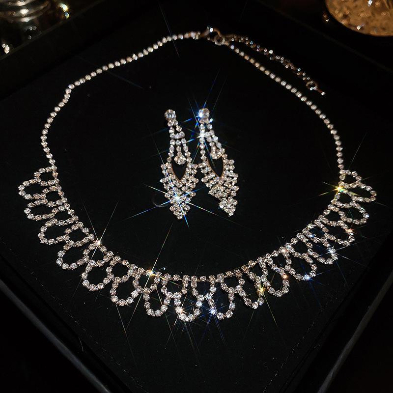 Elegant Rhinestone Inlaid Square Clavicle Necklace Set - Stylish, High-End Design for Women