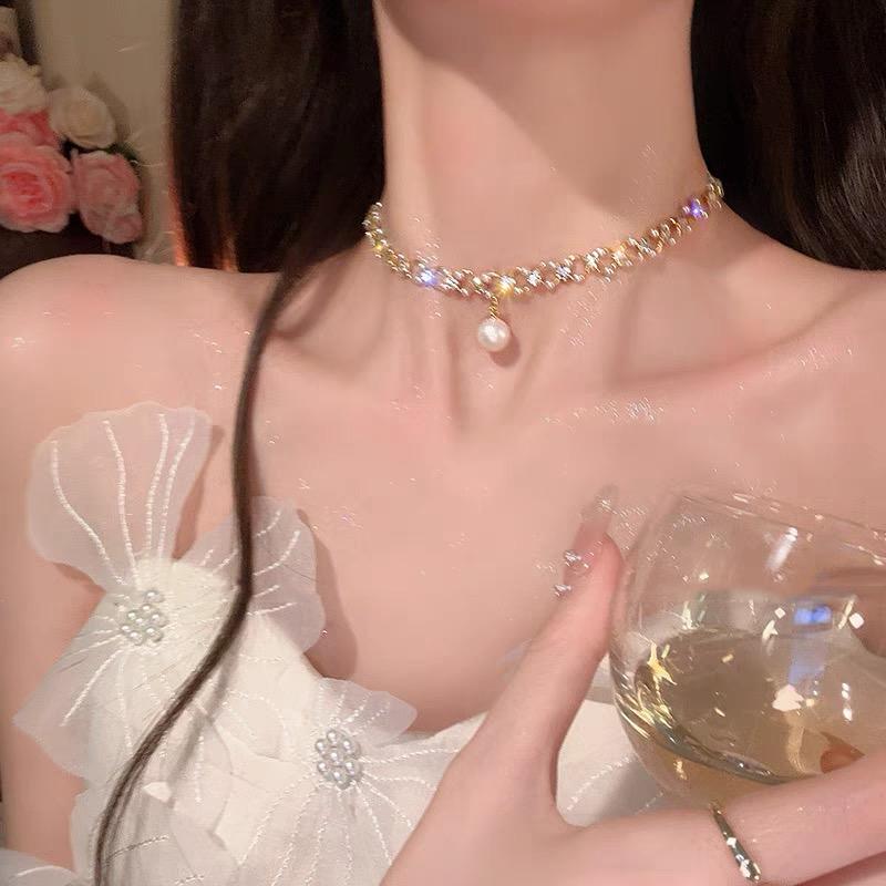 Sweet Crystal Pearl Circle Pendant Necklace for Women New Elegant Choker Chain Necklace Collar Fashion Statement Wedding Jewelry