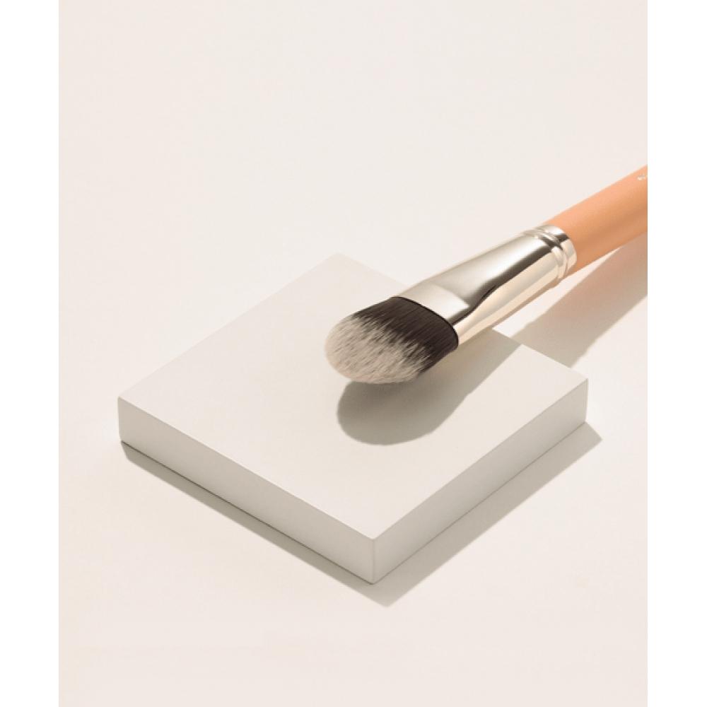 Thetoollab 105 Light Touch Foundation Brush