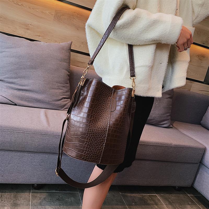 Fashionable Women's Bag Single Shoulder Bucket Bag Large Capacity Crossbody Bag