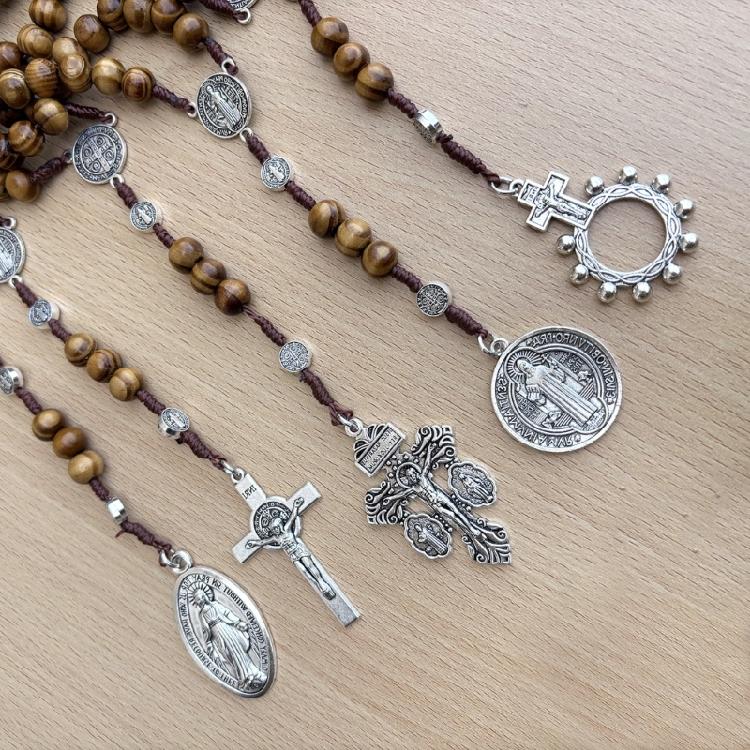 Catholic Rosary Wood Beads Necklace with Pardon Crucifix Medals for Christian Religious Event Prayer Chain Necklace