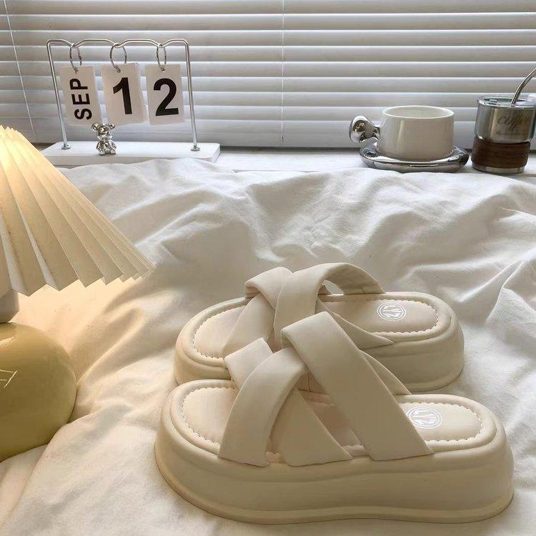 

Muffin platform slippers women s outer wear 2025 summer new heightening non-slip with skirt fairy wind beach sandals 40