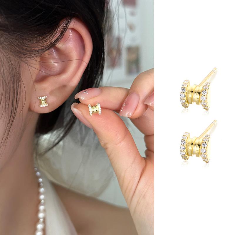 

Маленькие серьги-гвоздики на талии для женщин Ins Light Luxury Niche Flash Diamond Zircon Серьги Изысканные маленькие серьги