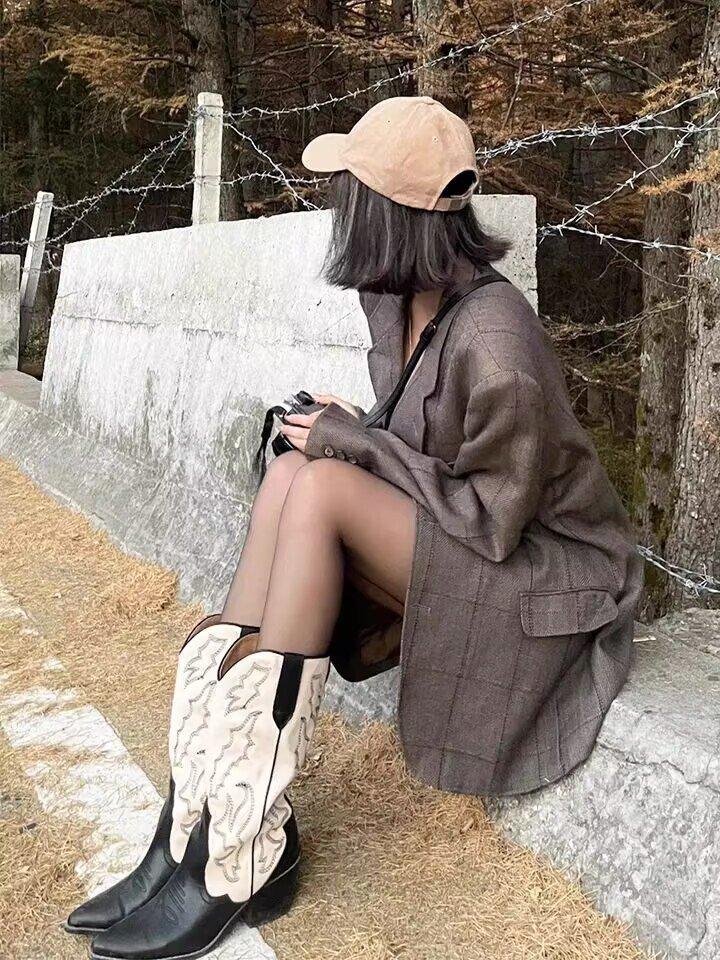 Yi Mengling's Same Western Cowboy Boots Women's Thick Heel Embroidery Thin Medium Tube Boots Versatile Color Matching Pointed Knight Boots Tide