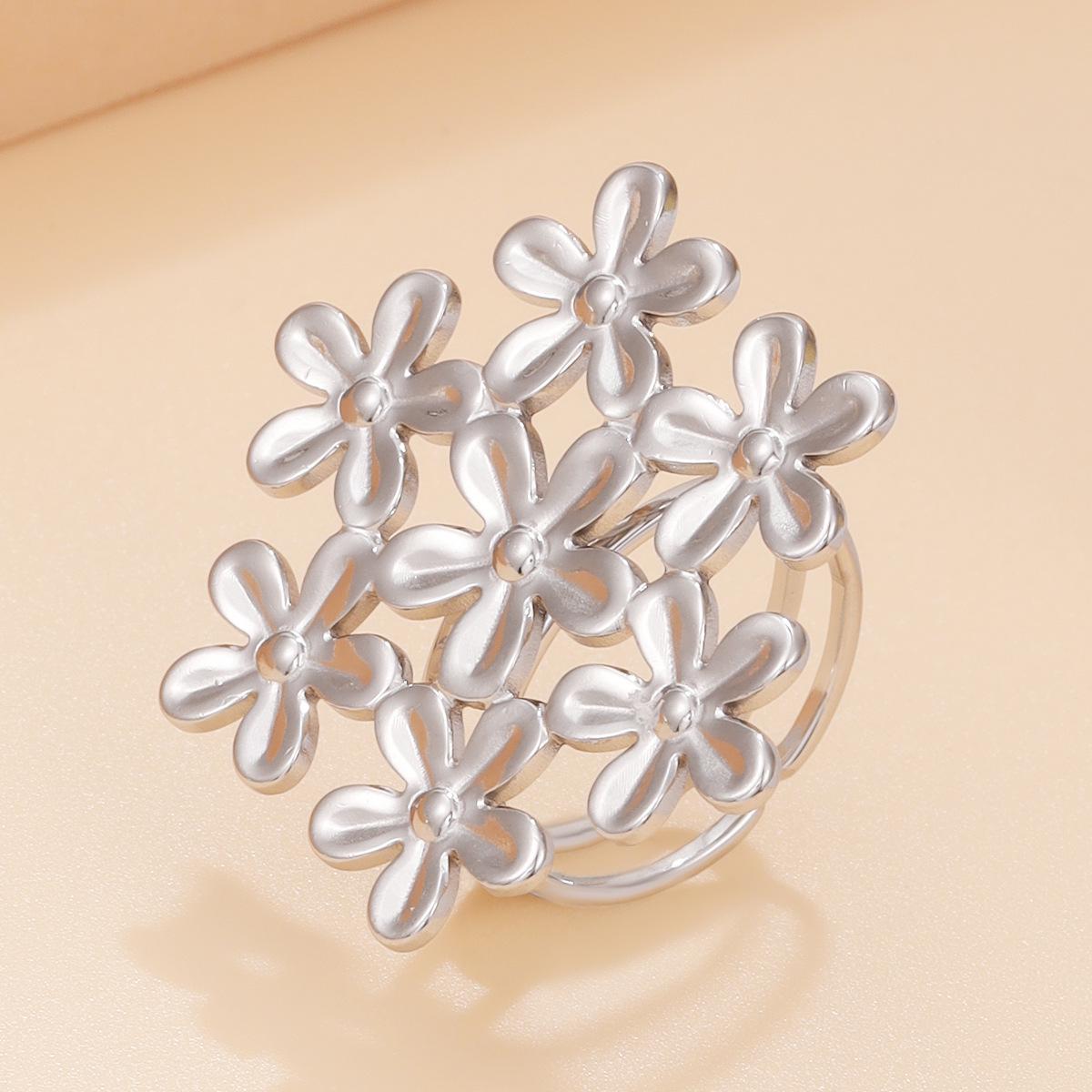 Cross Light Luxury Romantic Daisy Stainless Steel Ring, Vacuum Plated 18K Gold, Titanium Steel Jewelry