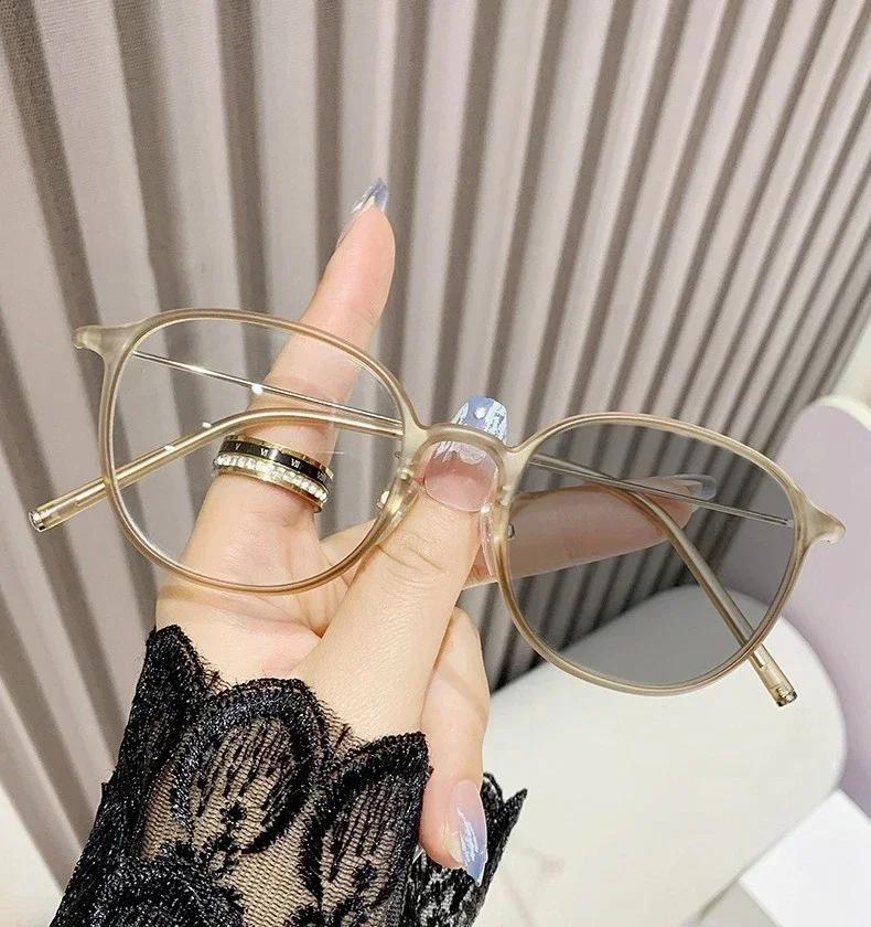 Round Frame Ultra Light TR90 Reading Glasses Outdoor Color Changing Presbyopia Eyeglasses for Women Photochromic Glasses To +4.0