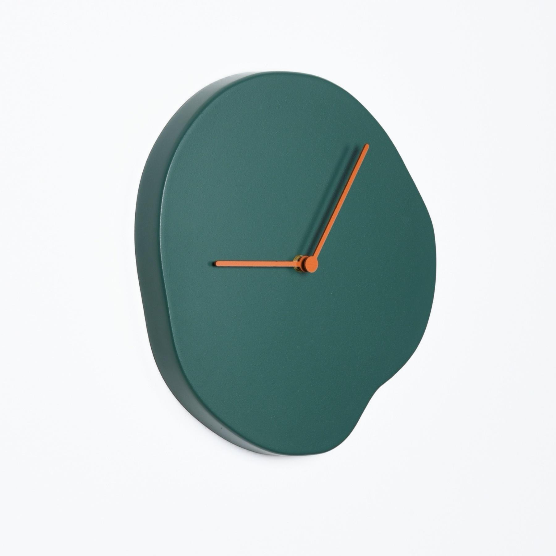 

Настенные часы в средневековом стиле, темно-зеленые, украшение для дома, гостиная, белая стена, ретро, мягкое украшение, бесшумные часы, художественная рамка без перфорации Dark green - 28 × 30cm