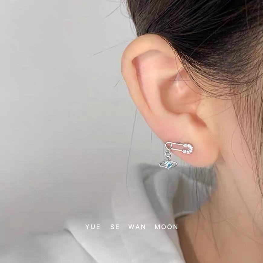 Versatile Titanium Saturn Stud Earrings – Super Shiny, Sleep-Friendly, Japanese-Korean Style for Cartilage or Piercing