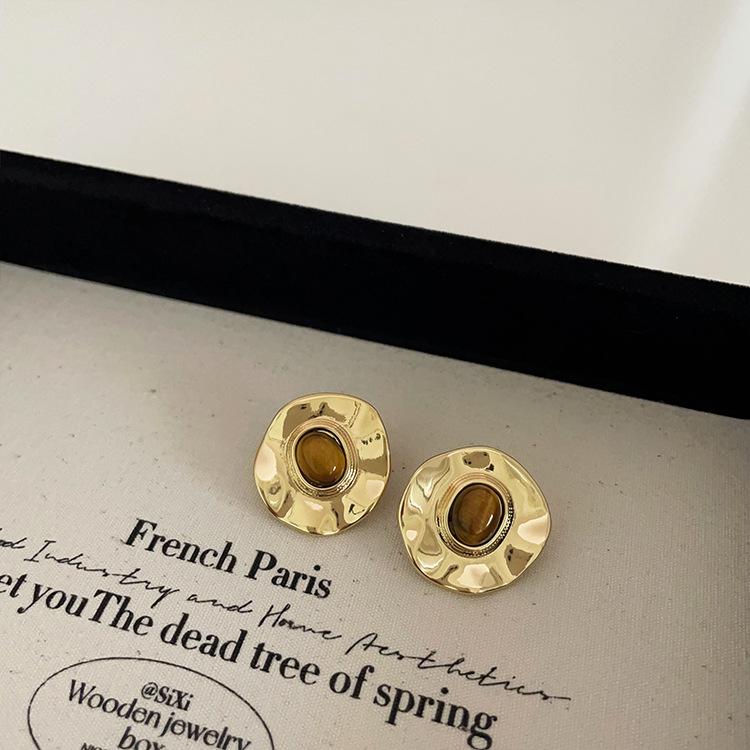 

Серьги-пусеты из натурального камня неправильной формы с металлическими вставками для женщин: Уникальный, Универсальный, Ретро Дизайн.