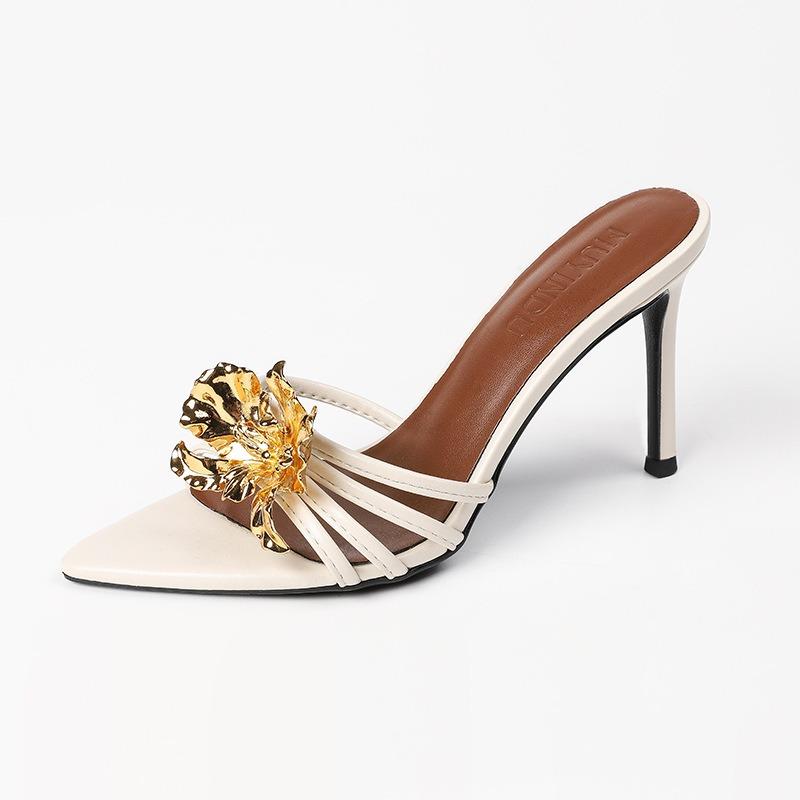 25L10 neue Frühling- und Sommer-High Heels Damen Metallblume Temperament sexy dünner Absatz offene Zehen coole Pantoletten