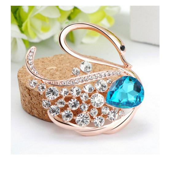 Elegant Women's Pearl & Rhinestone Cartoon Brooch Scarf Buckle with Diamond-Studded Alloy Corsage