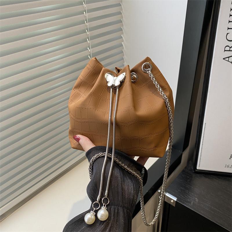 Summer New Popular Aesthetic Casual Simple Fashion Chain Commuter Shoulder Crossbody Bucket Bag Lightweight Bag