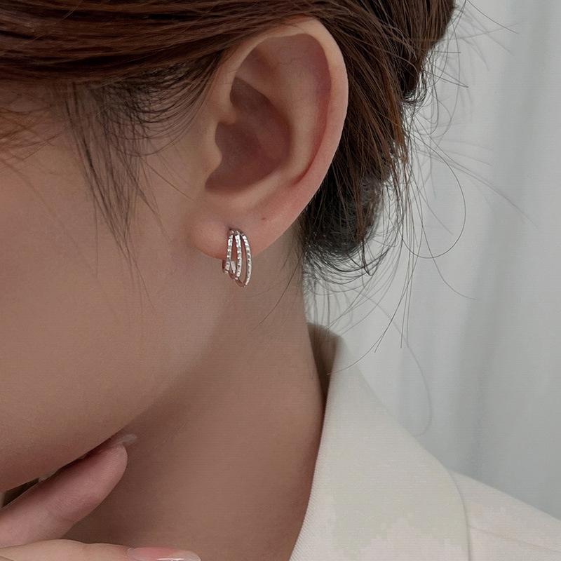 Banyan Tree S925 Silver Korean Trend Three-Layer C-Shaped Earrings - Simple, Elegant Style for Women