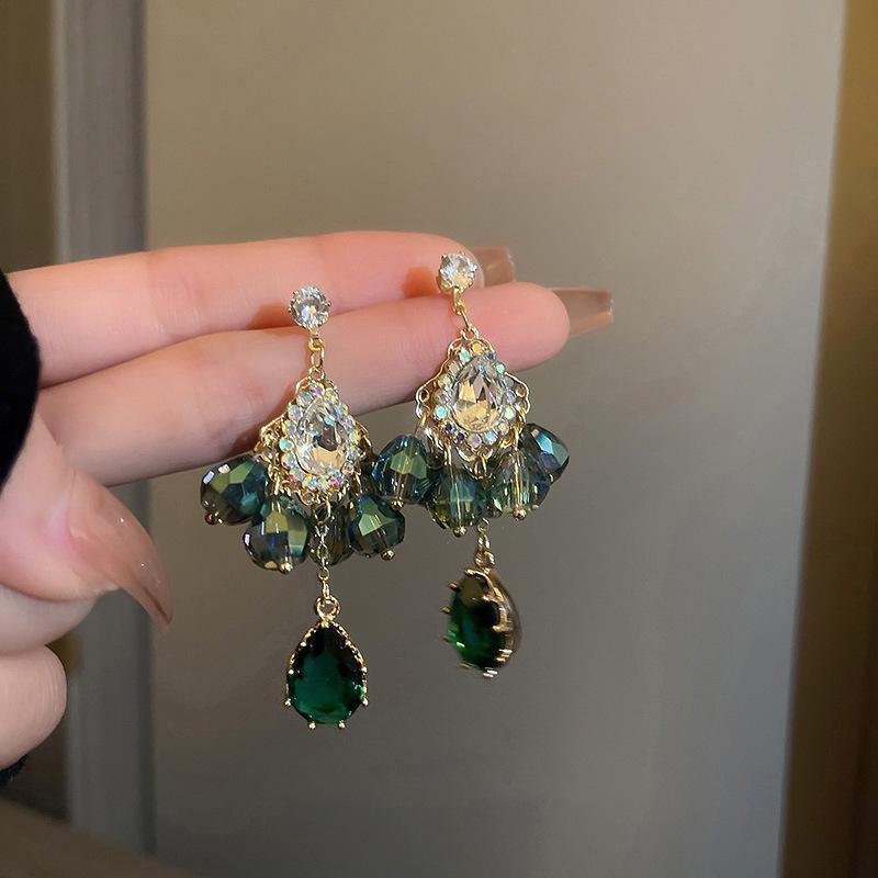 Silvernål Zirkon Utskurna Blomörhängen - Utsökta High-End Stiftörhängen med Känsla för Mode.