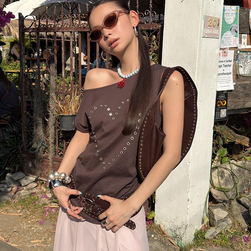 

Casual Style Metal Heart Off-Shoulder Short Sleeve T-Shirt One Size кофейный